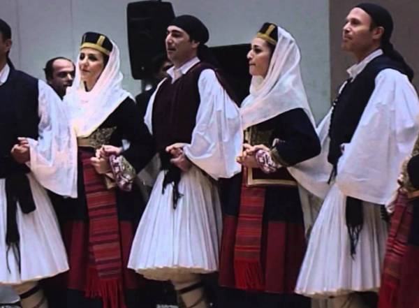 Εγκαίνια της Εκθεσης Ελληνικών Ενδυμασιών στην Καλαμάτα