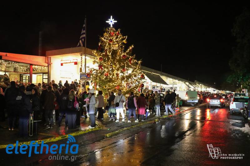 Ξεκίνησαν οι χριστουγεννιάτικες εκδηλώσεις στην Καλαμάτα - Φωταγώγηση του δέντρου στην Κεντρική Αγορά (βίντεο+φωτο)