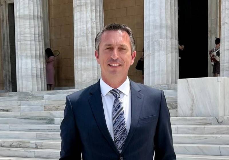 “Ξεπάγωμα” των τριετιών αλλά με προστασία των επιχειρήσεων