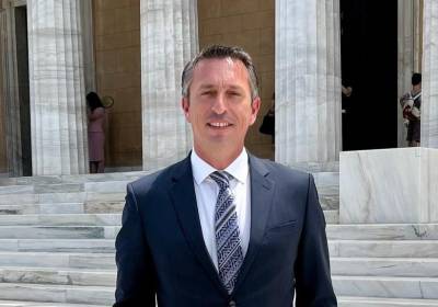 “Ξεπάγωμα” των τριετιών αλλά με προστασία των επιχειρήσεων