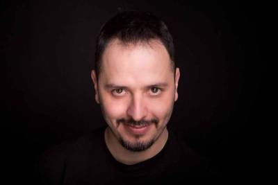 Σήμερα η νέα παράσταση του Αλέξανδρου Τσουβέλα στην Καλαμάτα