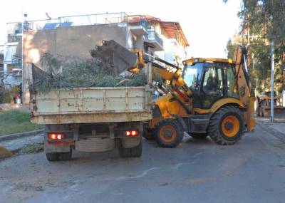 Καλαμάτα: Δημοτικά συνεργεία καθάρισαν τους δρόμους