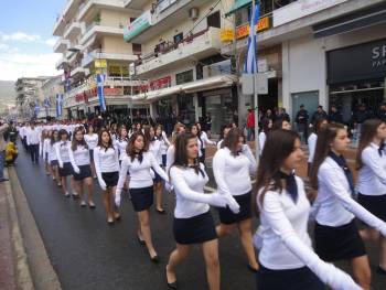 LIVE: Δειτε ζωντανά την παρέλαση της 25ης Μαρτίου στην Καλαμάτα