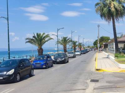 Σκηνικό Αυγούστου από τον Ιούνιο στην Καλαμάτα - Ουρές σε Ναυαρίνου και Λακωνικής (βίντεο)