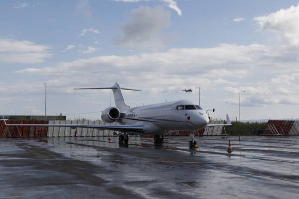 Εγκώμια για τον αερολιμενάρχη