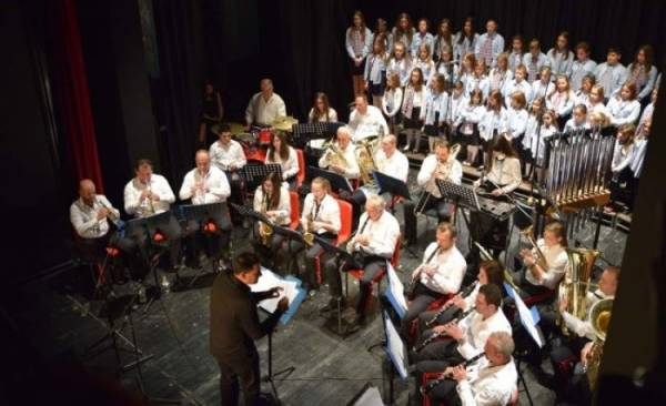 "Μάγεψε" το χριστουγεννιάτικο gala στο Μαλλιαροπούλειο Θέατρο της Τρίπολης