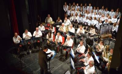 "Μάγεψε" το χριστουγεννιάτικο gala στο Μαλλιαροπούλειο Θέατρο της Τρίπολης