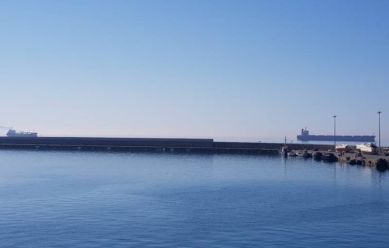 Δύο πλοία υπό κράτηση στο αγκυροβόλιο Καλαμάτας