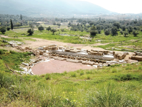 Ολοκληρώνεται η αναστήλωση του θεάτρου της Αρχαίας Μεσσήνης, σύμφωνα με τον Π. Θέμελη