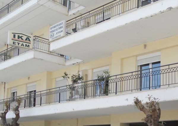 Χαμένες εργατοώρες στην ουρά του ΙΚΑ