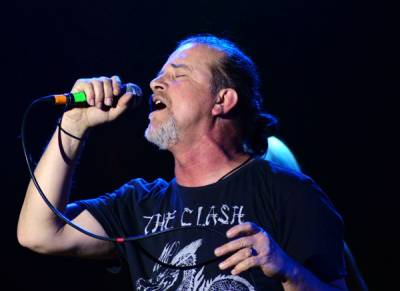 Ο Νίκος Ζιώγαλας στην "Ε": «Είμαι απαισιόδοξος... οπότε γράφω αισιόδοξα»