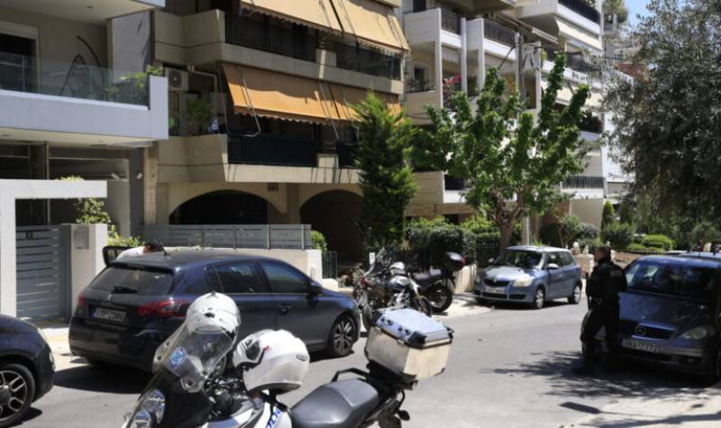 Eγκλημα στη Νέα Σμύρνη: Δίωξη στον 71χρονο πατέρα για ανθρωποκτονία με δόλο σε ήρεμη ψυχική κατάσταση (βίντεο)