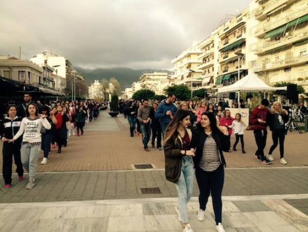 Τριακόσια άτομα χόρεψαν χθες στην πρόβα της μπατσάτα