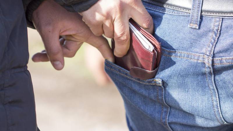 Καλαμάτα: Ελεύθεροι με περιοριστικούς όρους δύο πορτοφολάδες