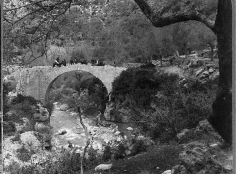 Η γέφυρα της λαγκάδας