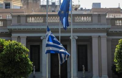Τι σημαίνει το τετραήμερο εθνικό πένθος – Τι ισχύει για σχολεία και υπηρεσίες