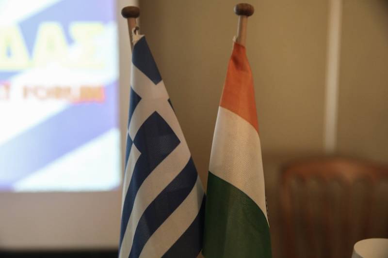 Μαθήματα ελληνικής γλώσσας σε γυναίκες Ινδικής καταγωγής