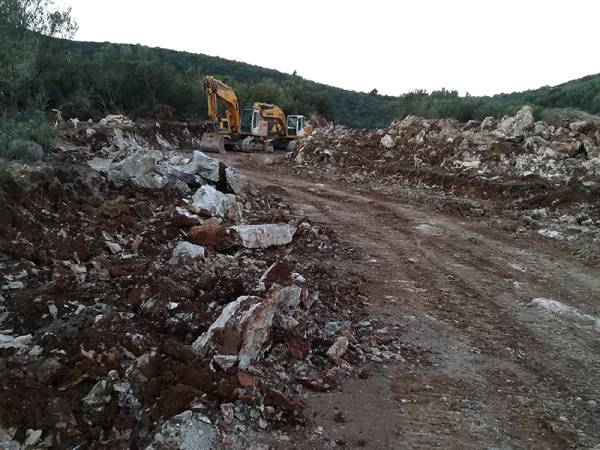 Μήνυση από πρόεδρο Καλλιρρόης για τη συνέχιση έργων στη μονάδα απορριμμάτων