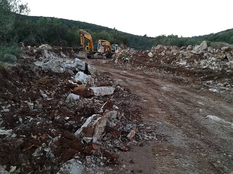 Μήνυση από πρόεδρο Καλλιρρόης για τη συνέχιση έργων στη μονάδα απορριμμάτων