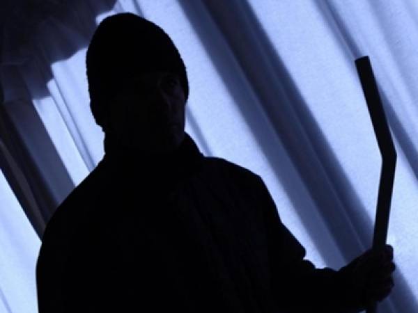 Διάρρηξη στ' Αρφαρά την ώρα της Ανάστασης