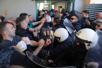 Επεισόδια κατά την επίσκεψη του Αδ. Γεωργιάδη στο νοσοκομείο Νίκαιας (Βίντεο)