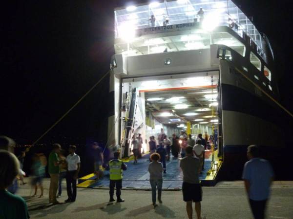 Ξεκίνησε η γραμμή Καλαμάτα - Κρήτη με το "Βιτσέντζος Κορνάρος"