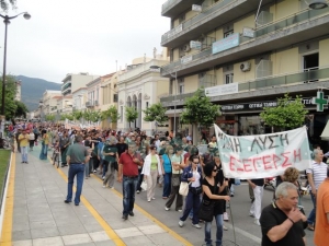 Οι Αγανακτισμένοι κατέλαβαν το Διοικητήριο. Φυγαδεύτηκε ο Μαλαπάνης