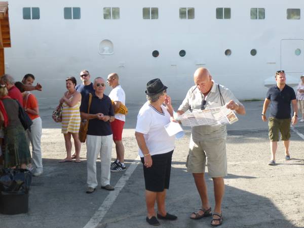 1.456 τουρίστες με το "Thomson Majesty" χθες στην Καλαμάτα (φωτογραφίες)