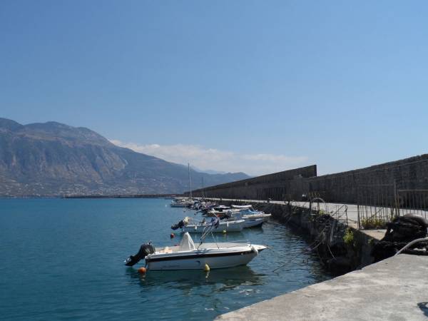 Αποκατάσταση ζημιών και φωτισμός του "χιλιόμετρου"