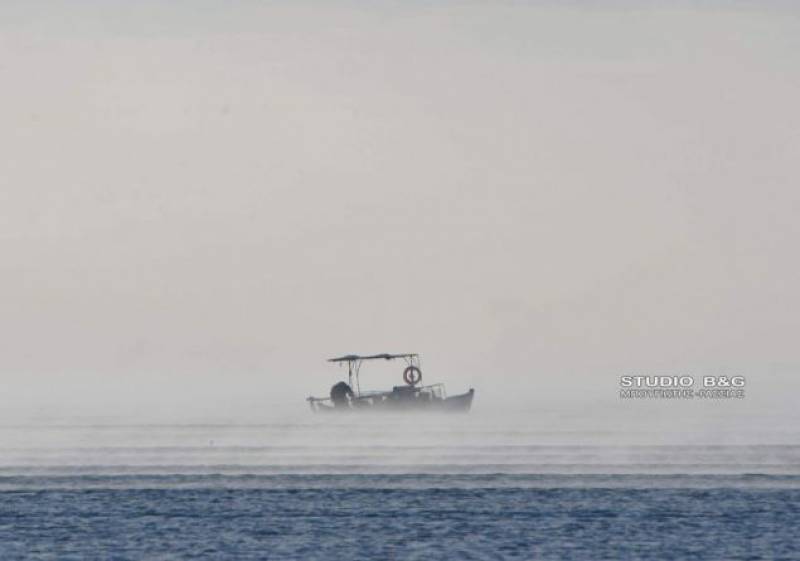 Εντυπωσιακό φαινόμενο: Η θάλασσα στο Ναύπλιο «βράζει» (Βίντεο)