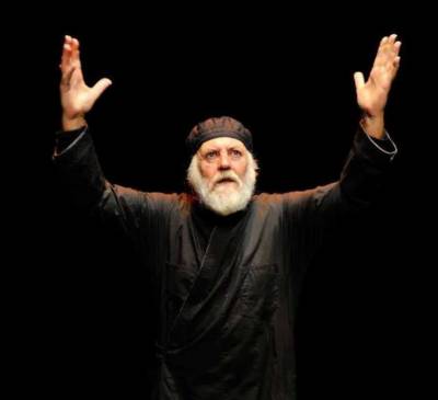 “Κοσμάς ο Αιτωλός” του Μεσσήνιου Γρηγόρη Χαλιακόπουλου στο θέατρο “Κνωσός”