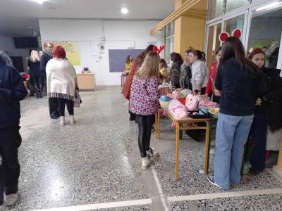 Χριστουγεννιάτικη γιορτή στο 18ο Δημοτικό Καλαμάτας (φωτό)