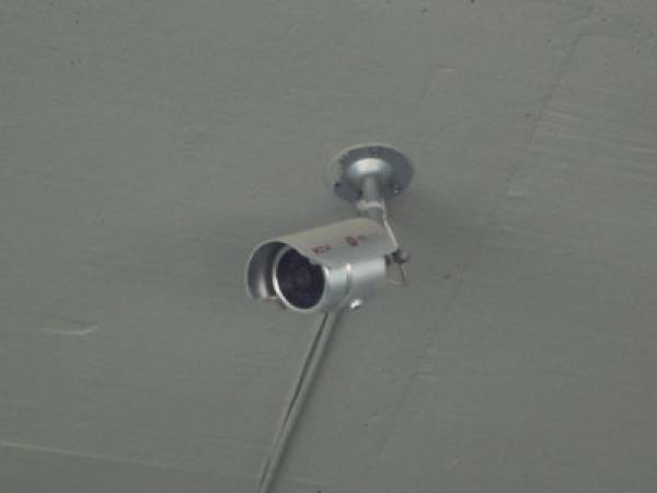 Η κάμερα συνέλαβε τον κλέφτη του καφενείου στο Καλοχώρι