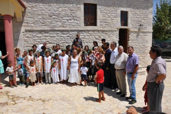 Βαπτίστηκαν 28 παιδιά στην Καρποφόρα