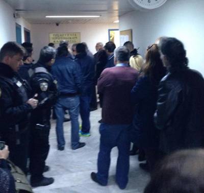 Ενταση στα δικαστήρια της Καλαμάτας για τα αδέσποτα γελάδια στον Ταΰγετο