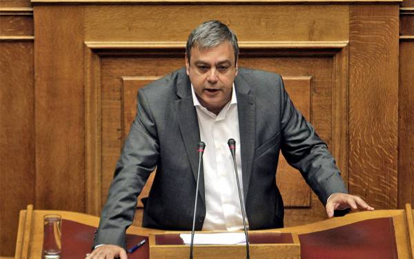 Τα αγροτικά μπλόκα ματαίωσαν τη συνέντευξη Βερναρδάκη στην Καλαμάτα