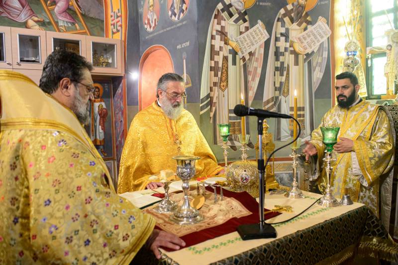 Ο Μητρολίτης Μεσσηνίας Χρυσόστομος στην ιστορική Μονή Βελανιδιάς (φωτογραφίες)