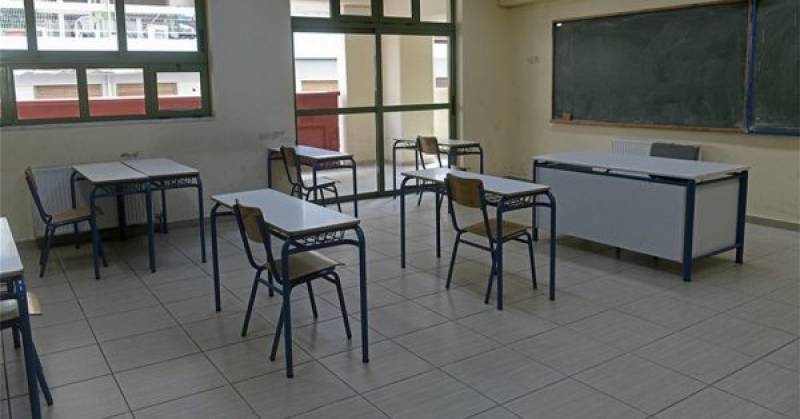 Τρίωρες στάσεις εργασίας καθημερινά όλο τον Απρίλιο εξήγγειλαν οι δάσκαλοι