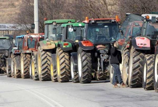 Οι αγρότες άνοιξαν την παλαιά εθνική οδό στον Ισθμό