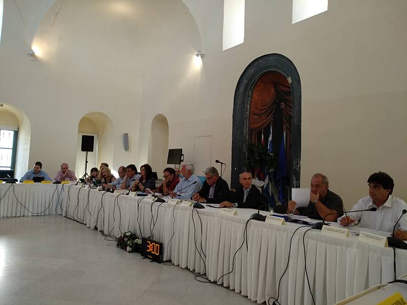 Τατούλης - Νικολάκου σε αποδρομή βρίζουν τους πάντες: &quot;Ωρύονται&quot; για να κρατήσουν το μαγαζί