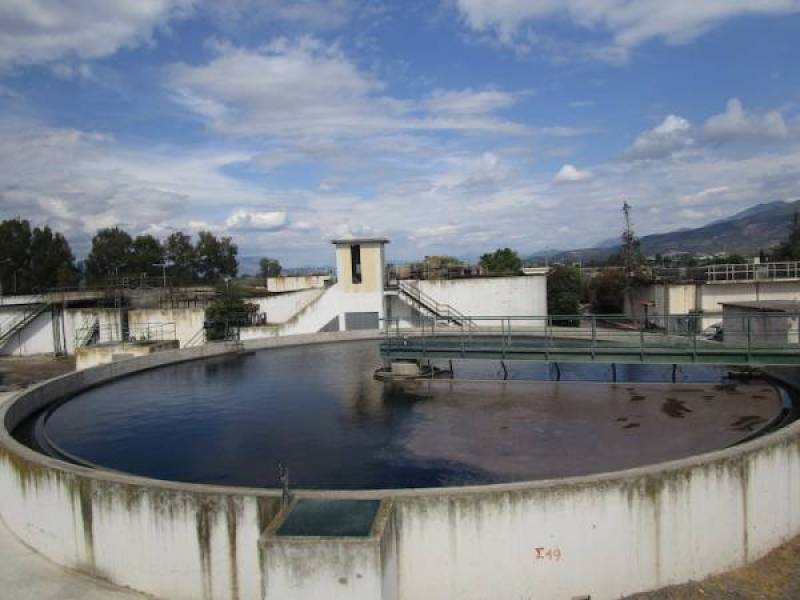 Φλερτάρει με το “βαθύ κόκκινο” η Μεσσηνία: 600 κρούσματα δείχνουν τα λύματα της Καλαμάτας