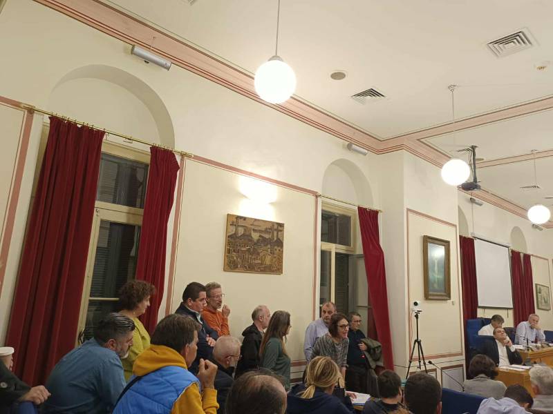 Ενωση Συλλόγων Γονέων Δήμου Καλαμάτας: “Εκεί που μας χρωστάγανε μας πήραν και το βόδι”!