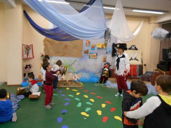 Αποκριάτικοι ρυθμοί στα Εκπαιδευτήρια Μπουγά