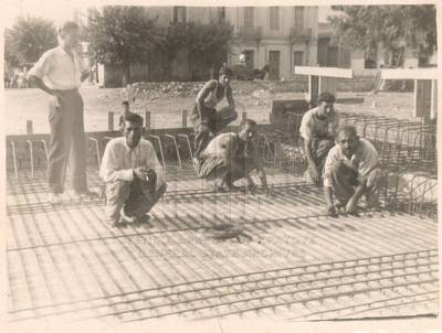 Κατασκευάζοντας γέφυρα στην Καλαμάτα