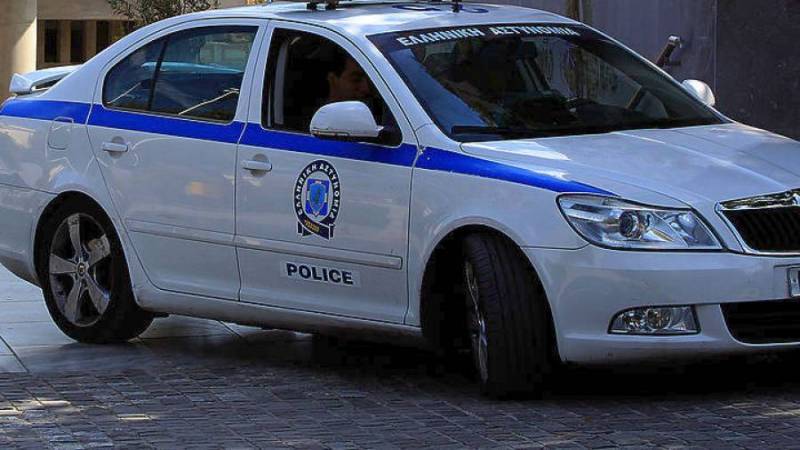 Φαρ-ουέστ με ρομά σε καφενείο στο Αριοχώρι