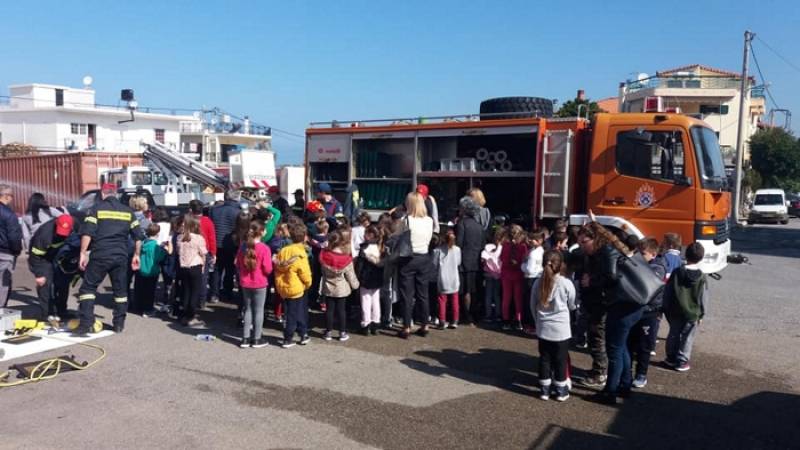 Στην Πυροσβεστική Κυπαρισσίας μαθητές του 2ου Δημοτικού