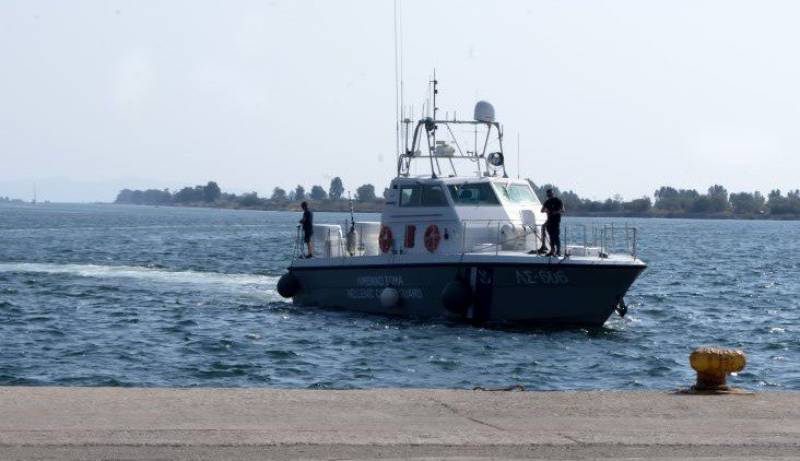 Στο λιμάνι του Γυθείου το φορτηγό πλοίο που είχε πιάσει φωτιά