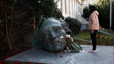 Άνοιξαν οι πύλες για τον εορτασμό του Πολυτεχνείου