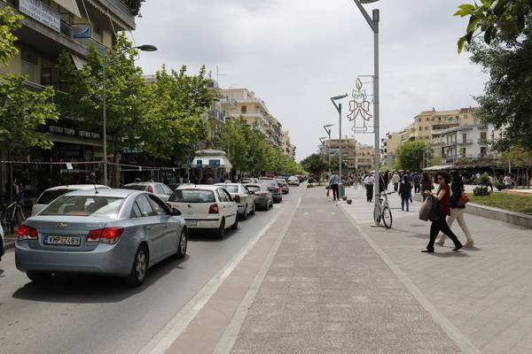 Αυξημένη η κίνηση στους δρόμους της Καλαμάτας