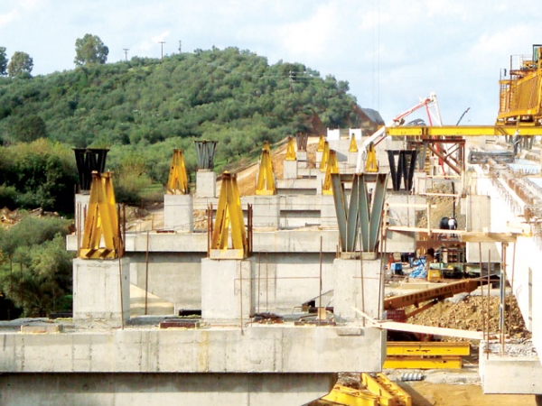 220 επενδύσεις στα συρτάρια της Περιφέρειας - Λιμνάζουν αζήτητα 28,5 εκ. για οδικά έργα